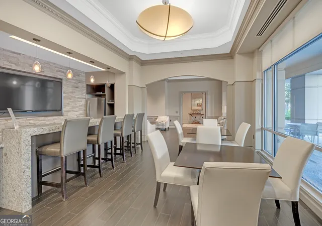 Listing Photo 2 - Condo for sale in building located at 3475 Oak Vly Rd Ne, Atlanta, GA 30326 - Unit #650