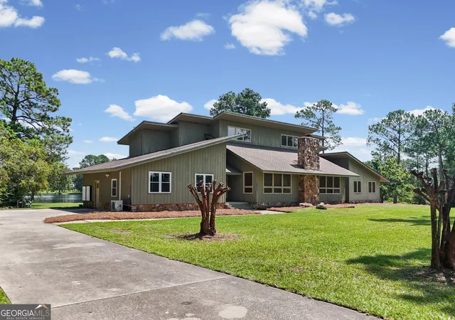 Photo 3 of Sale Pending at 5307 W Forest Lake Dr, Tifton, GA 31794 | MLS# 10831529 | Listing updated on 2026-10-03