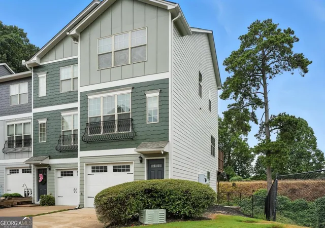 Photo 2 of Townhouse for sale at 1689 Liberty Pkwy Nw, Atlanta, GA 30318 | MLS# 10668784 | Listing updated on 2026-06-04