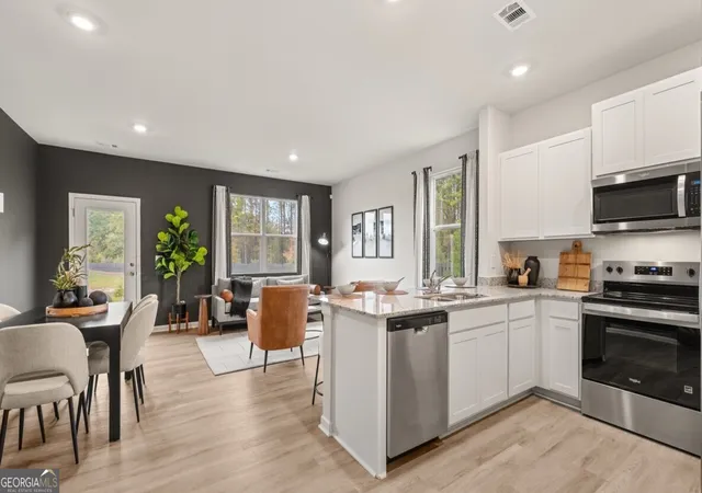 3rd image of 6010 Skylar Dr, Atlanta, GA 30331 | MLS# 10804585