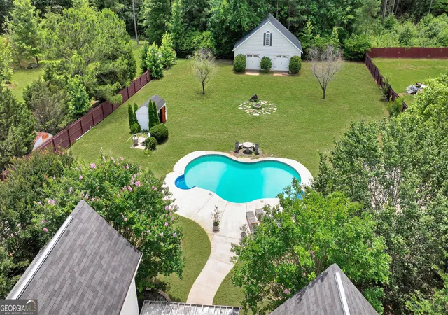 Photo 3 of Sale Pending at 2022 Standing Rock Rd, Senoia, GA 30276 | MLS# 10646244 | Listing updated on 2026-04-06