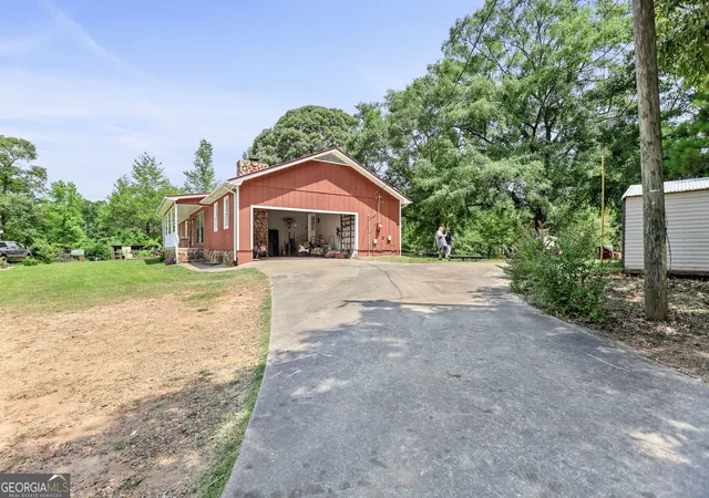Homes for sale in Roanoke, AL | 1176 County Rd 17, Roanoke, AL 36274 | MLS# 10799084