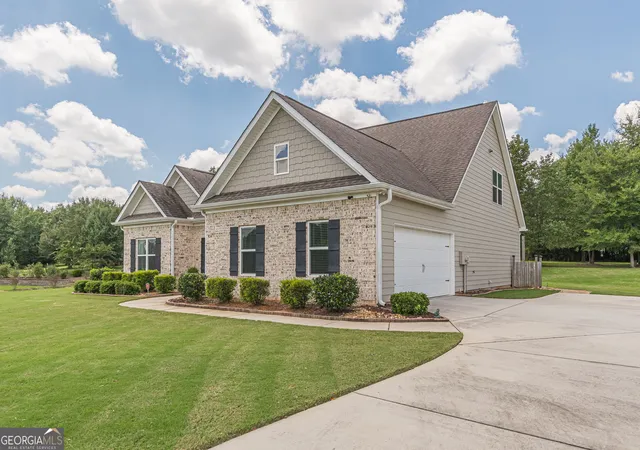 Photo 3 of Sale Pending at 1126 Birchwood Dr, Griffin, GA 30224 | MLS# 10829121 | Listing updated on 2026-09-15