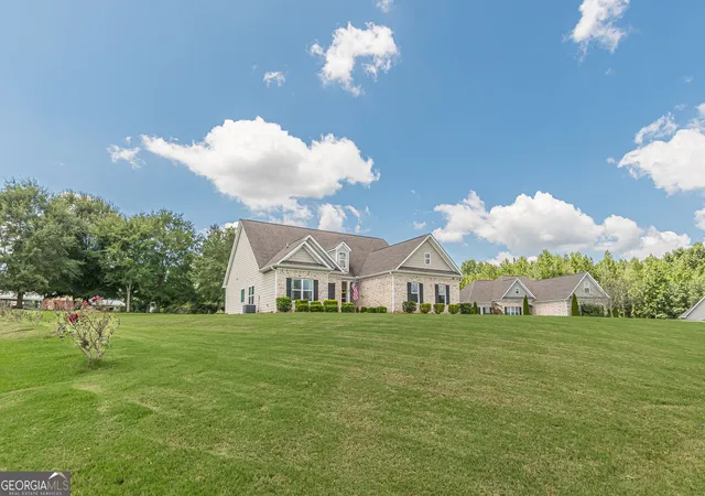 Photo 4 of Sale Pending at 1126 Birchwood Dr, Griffin, GA 30224 | MLS# 10829121 | Listing updated on 2026-09-15