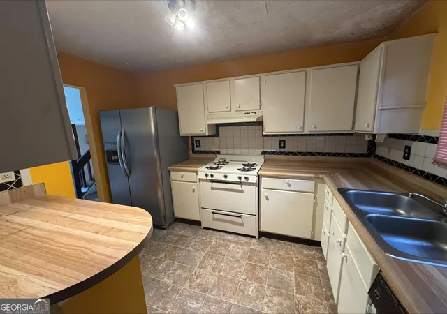 Photo 3 of Sale Pending at 4597 Arborwalk Ct, Stone Mountain, GA 30083 | MLS# 10791287 | Listing updated on 2026-09-15
