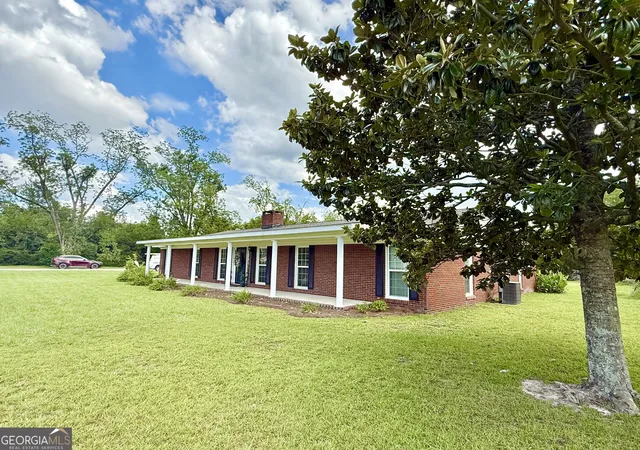 Photo 4 of Single family home for sale at 201 Burketts Ferry Rd, Hazlehurst, GA 31539 | MLS# 10678740 | Listing updated on 2026-09-05