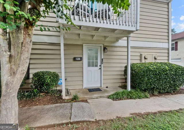 2nd image of 1356 Old Coach Rd Sw, Marietta, GA 30008 | MLS# 10815922