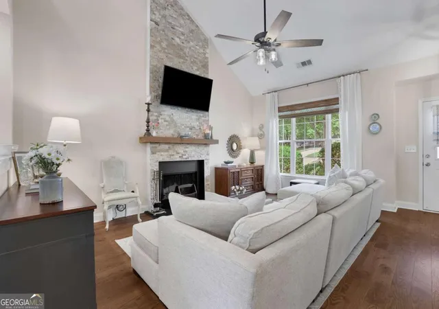 Photo 3 of Sale Pending at 90 Regency Rd, Alpharetta, GA 30022 | MLS# 10822543 | Listing updated on 2026-08-13