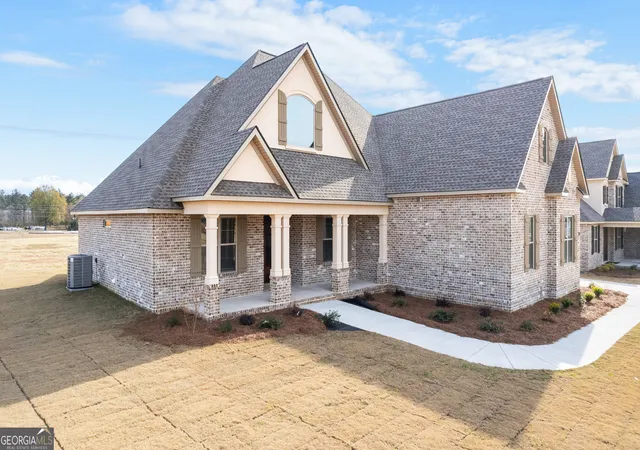 Photo 3 of Single family home for sale at 136 Pridgen Pass, Perry, GA 31069 | MLS# 10818073 | Listing updated on 2026-10-02