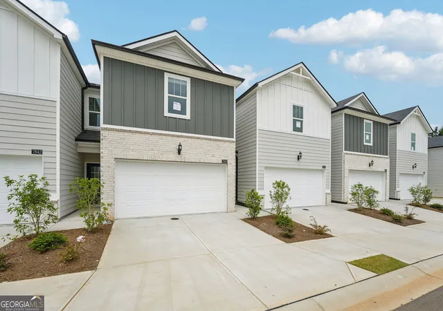 Photo 3 of Sale Pending at 7840 Marie Way, Fairburn, GA 30213 | MLS# 10723565 | Listing updated on 2026-09-01