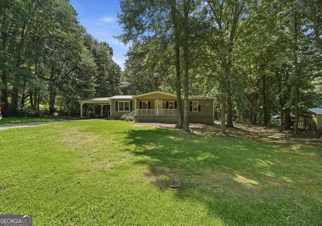 Photo 2 of Manufactured home for sale at 215 Hoke St, Maysville, GA 30558 | MLS# 10828496 | Listing updated on 2026-09-17