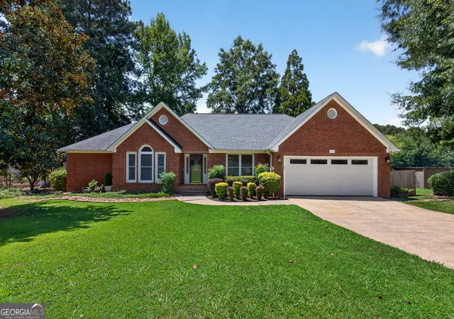 2nd image of 135 Southfield Dr, Newnan, GA 30265 | MLS# 10828271