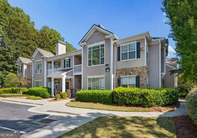 Listing Photo 1 - Condo for sale in building located at 2400 Cumberland Pkwy Se, Atlanta, GA 30339 - Unit #424