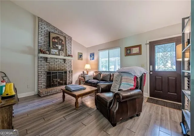 Photo 4 of Sale Pending at 407 Jon Scott Dr, Alpharetta, GA 30009 | MLS# 10597511 | Listing updated on 2026-09-23