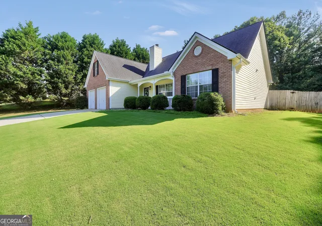 3rd image of 571 Brewer Dr, Locust Grove, GA 30248 | MLS# 10793461