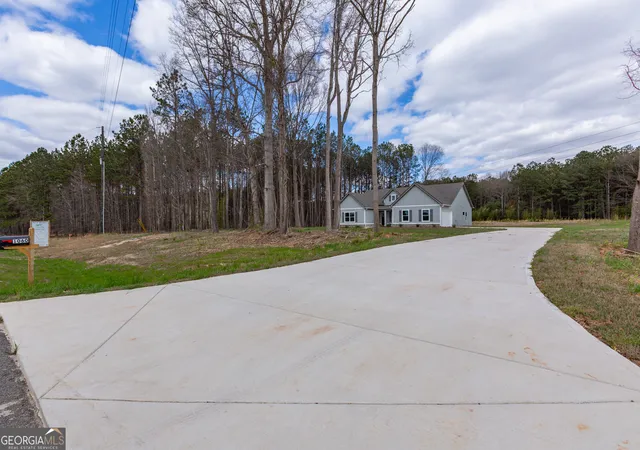 Photo 2 of Single family home for sale at 1060 Patterson Rd, Griffin, GA 30223 | MLS# 10835783 | Listing updated on 2026-10-05