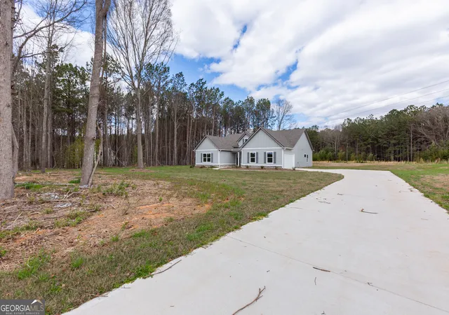 Photo 3 of Single family home for sale at 1060 Patterson Rd, Griffin, GA 30223 | MLS# 10835783 | Listing updated on 2026-10-05