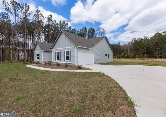 Photo 4 of Single family home for sale at 1060 Patterson Rd, Griffin, GA 30223 | MLS# 10835783 | Listing updated on 2026-10-05