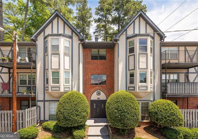 Photo 2 of Condo for sale at 6851 Roswell Rd Ne #C1, Sandy Springs, GA 30328 | MLS# 10785962 | Listing updated on 2026-09-01