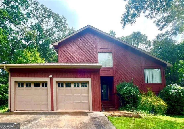 Photo 2 of Single family home for sale at 2704 Valley Hill Dr, Acworth, GA 30102 | MLS# 10823650 | Listing updated on 2026-08-25