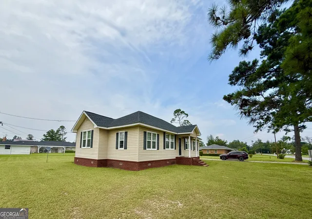 Photo 4 of Single family home for sale at 58 Burketts Ferry Rd, Hazlehurst, GA 31539 | MLS# 10820926 | Listing updated on 2026-09-19