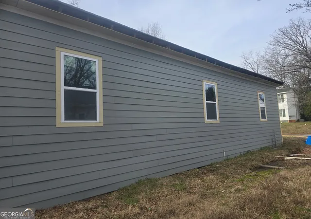 Photo 3 of Single family home for sale at 142 Spalding St, Griffin, GA 30223 | MLS# 10808885 | Listing updated on 2026-08-03