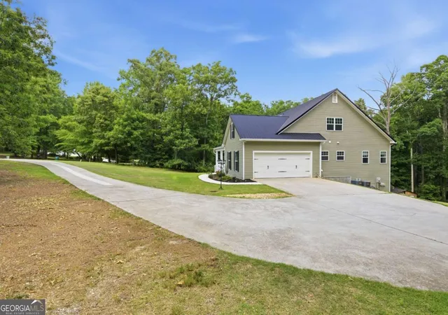Homes for sale in Maysville, GA | 306 Oak Ridge Dr, Maysville, GA 30558 | MLS# 10779222