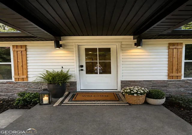 Photo 2 of Sale Pending at 7167 Brown Bridge Rd, Covington, GA 30014 | MLS# 10801643 | Listing updated on 2026-09-04