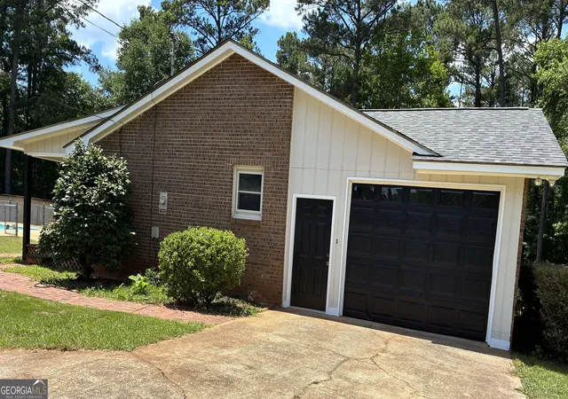 Homes for sale in Milledgeville, GA | 109 Ne Trojan Cir Ne, Milledgeville, GA 31061 | MLS# 10781296