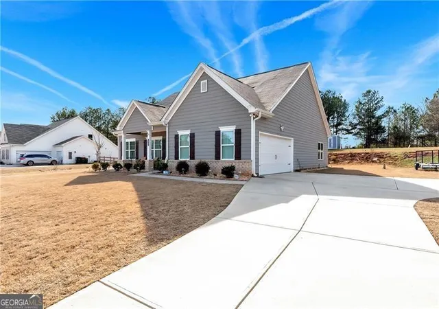 Photo 3 of Single family home for sale at 1081 Pine View Trl, Monroe, GA 30656 | MLS# 10729330 | Listing updated on 2026-08-14