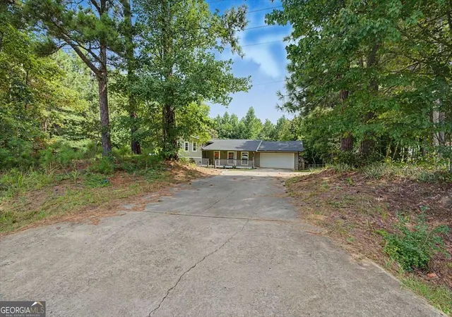 Photo 4 of Single family home for sale at 576 Cross Plains Rd, Carrollton, GA 30116 | MLS# 10820846 | Listing updated on 2026-10-02