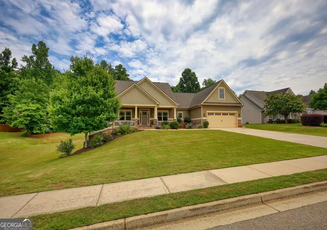 Photo 3 of Single family home for sale at 913 Ashland Fls Dr, Monroe, GA 30656 | MLS# 10794715 | Listing updated on 2026-07-19