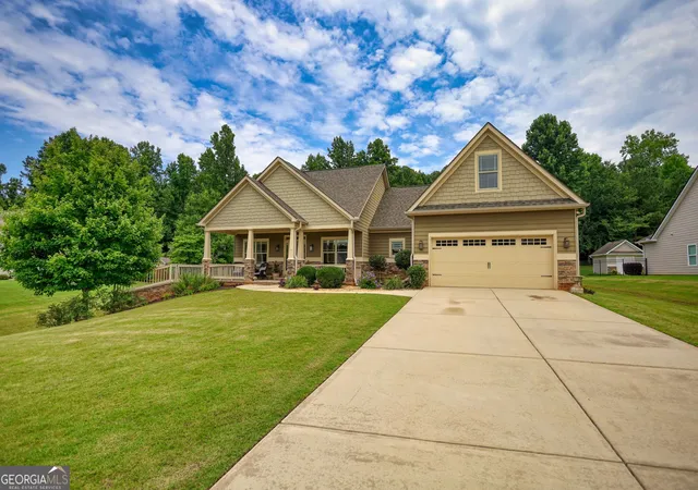 Photo 3 of Single family home for sale at 913 Ashland Fls Dr, Monroe, GA 30656 | MLS# 10794715 | Listing updated on 2026-07-19