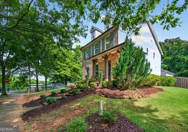 Photo 2 of Single family home for sale at 301 Edgewater Dr, Athens, GA 30605 | MLS# 10792332 | Listing updated on 2026-08-29