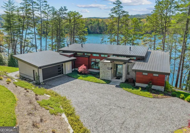 1st image of 565 Wildflower Cir, Clarkesville, GA 30523 | MLS# 10735783