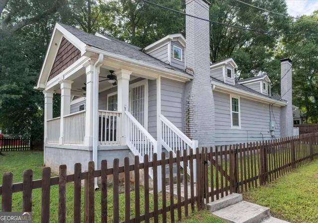 Photo 2 of Single family home for sale at 1154 Oakland Ln Sw, Atlanta, GA 30310 | MLS# 10829128 | Listing updated on 2026-09-14
