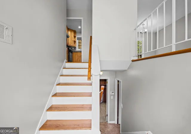 Photo 4 of Sale Pending at 1342 Atterberry Pl, Decatur, GA 30033 | MLS# 10817569 | Listing updated on 2026-10-25