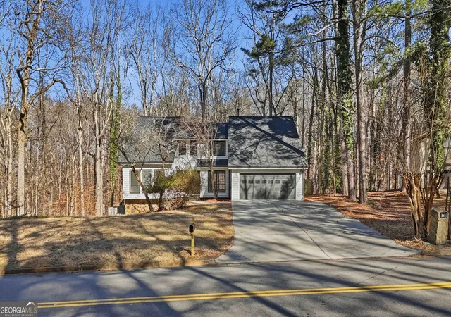 Photo 2 of Manufactured home for sale at 8975 Martin Rd, Roswell, GA 30076 | MLS# 10836543 | Listing updated on 2026-09-14