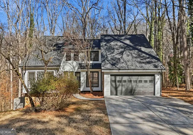 Photo 3 of Manufactured home for sale at 8975 Martin Rd, Roswell, GA 30076 | MLS# 10836543 | Listing updated on 2026-09-14