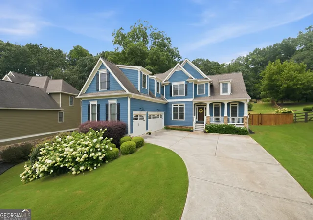 Photo 3 of Sale Pending at 410 Kings Point Dr, Canton, GA 30115 | MLS# 10816292 | Listing updated on 2026-08-31