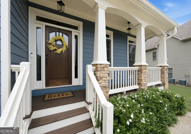 Photo 3 of Sale Pending at 410 Kings Point Dr, Canton, GA 30115 | MLS# 10816292 | Listing updated on 2026-08-31