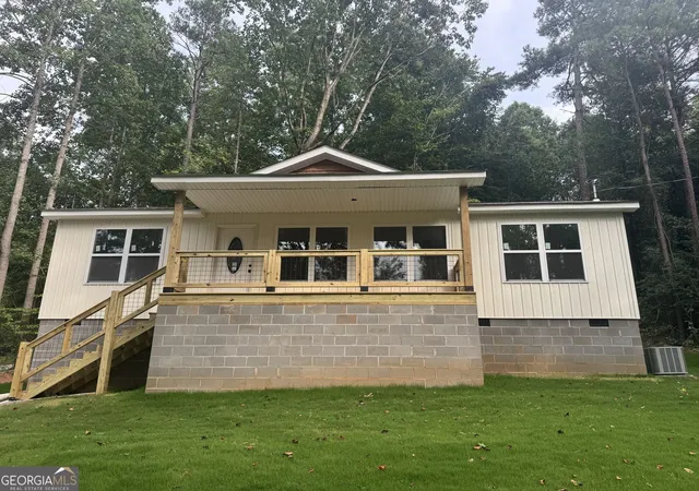 1st image of 205 Gumlog Dr, Lavonia, GA 30553 | MLS# 10825718