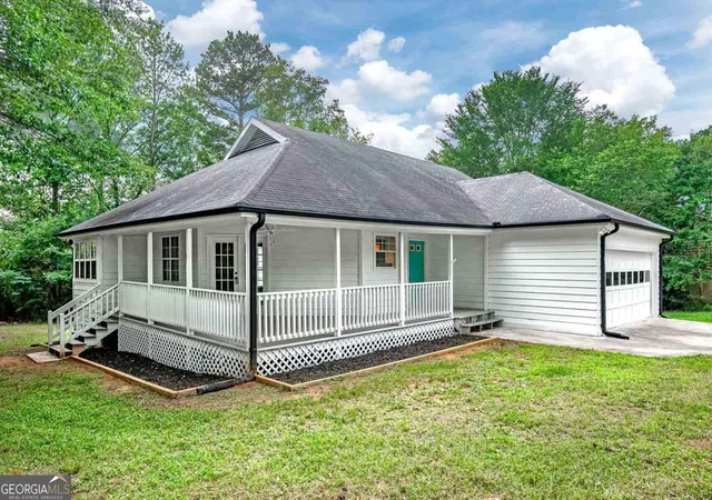Photo 3 of Single family home for sale at 2410 Overlook Dr Sw, Conyers, GA 30094 | MLS# 10787268 | Listing updated on 2026-07-17