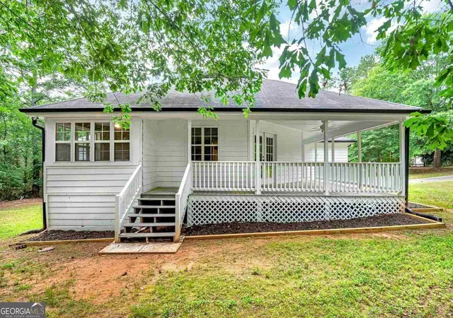 Photo 3 of Single family home for sale at 2410 Overlook Dr SW, Conyers, GA 30094 | MLS# 10787268 | Listing updated on 2026-07-17
