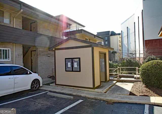 Listing Photo 2 - Condo for sale in building located at 346 Carpenter Dr Ne, Atlanta, GA 30328 - Unit #32