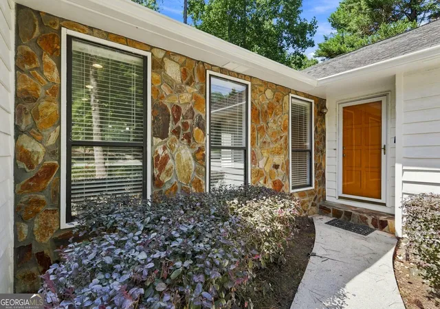 Photo 3 of Single family home for sale at 4049 Tutwren Ct Ne, Marietta, GA 30066 | MLS# 10832154 | Listing updated on 2026-09-07