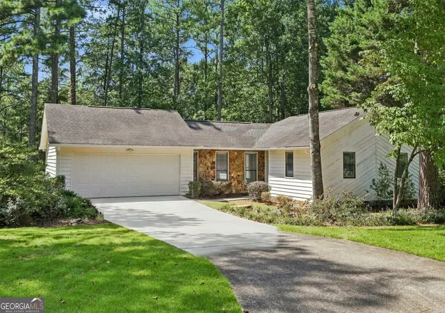 Photo 3 of Single family home for sale at 4049 Tutwren Ct Ne, Marietta, GA 30066 | MLS# 10832154 | Listing updated on 2026-09-07