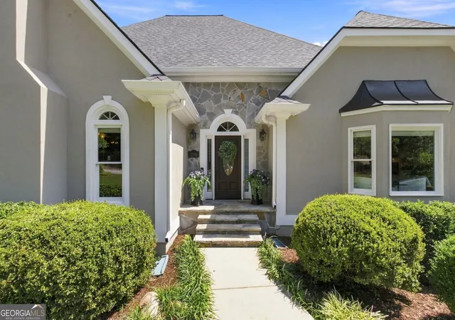 Photo 2 of Sale Pending at 12555 Crabapple Chase Dr, Alpharetta, GA 30004 | MLS# 10832395 | Listing updated on 2026-10-06