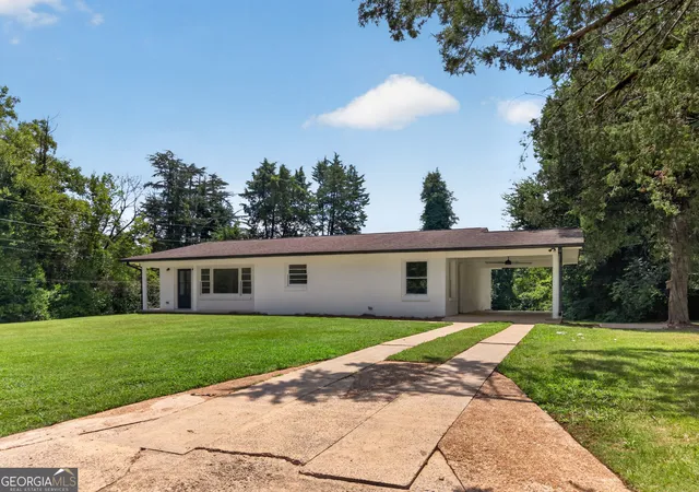 Photo 3 of Single family home for sale at 501 Mcspadden Cir, Centre, AL 35960 | MLS# 10822169 | Listing updated on 2026-09-24