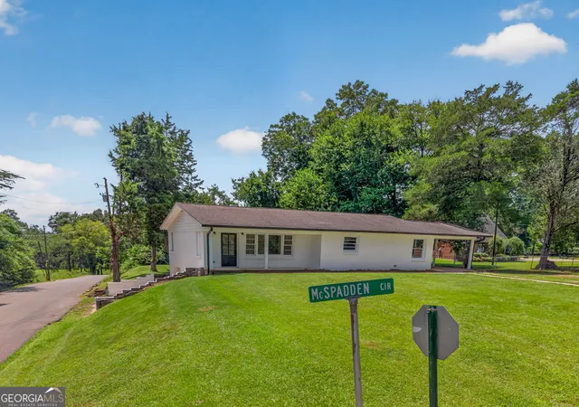 Photo 3 of Single family home for sale at 501 Mcspadden Cir, Centre, AL 35960 | MLS# 10822169 | Listing updated on 2026-09-27
